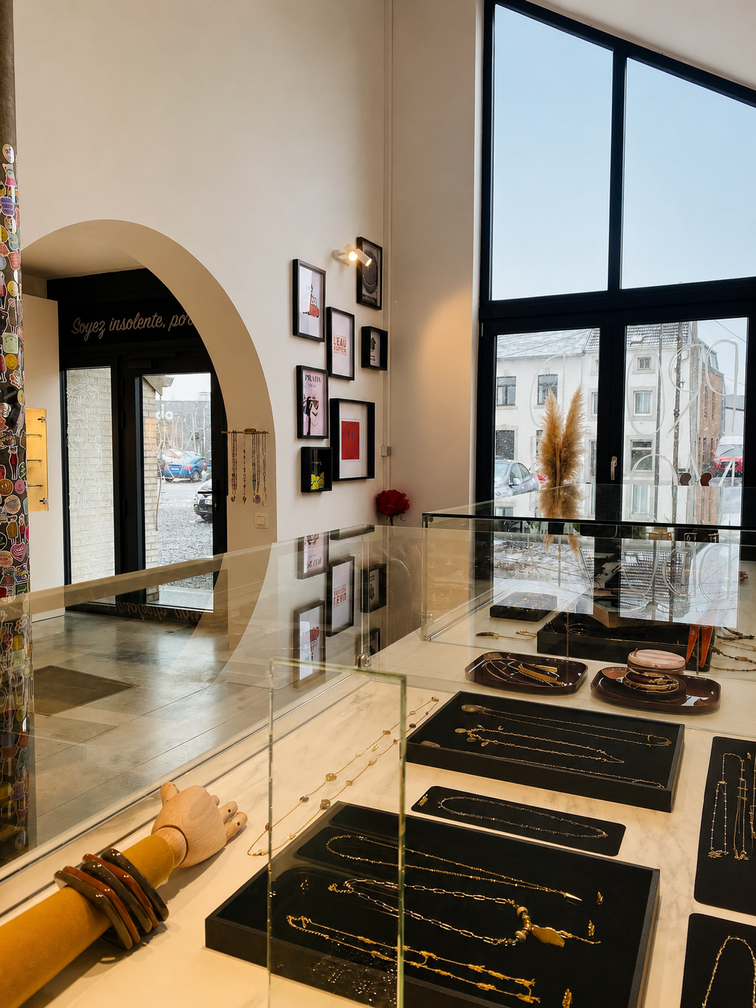 Intérieur de la boutique INSOLENTE à Beaufays
